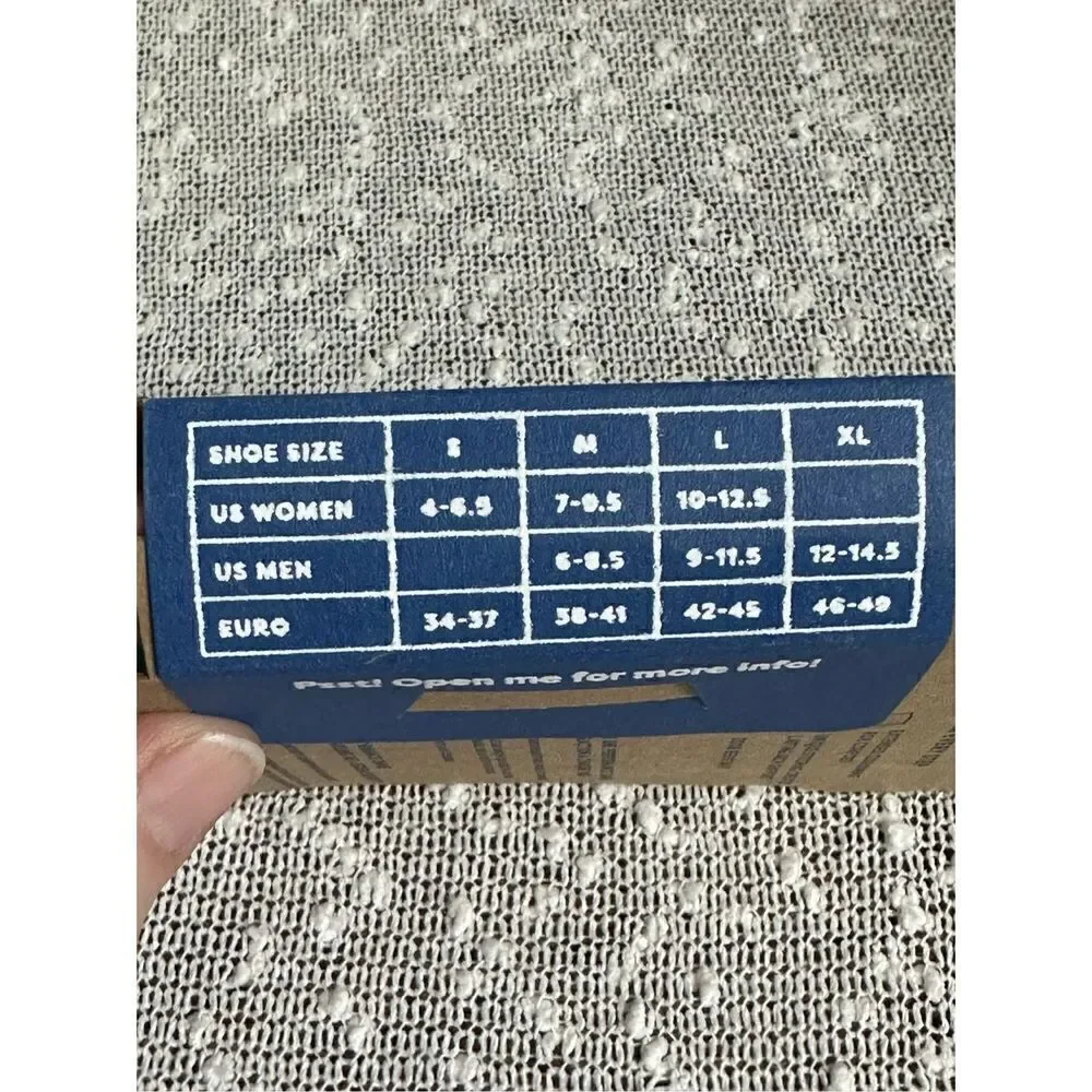 BROOKS Ghost Crew Socks NWT Medium or Large